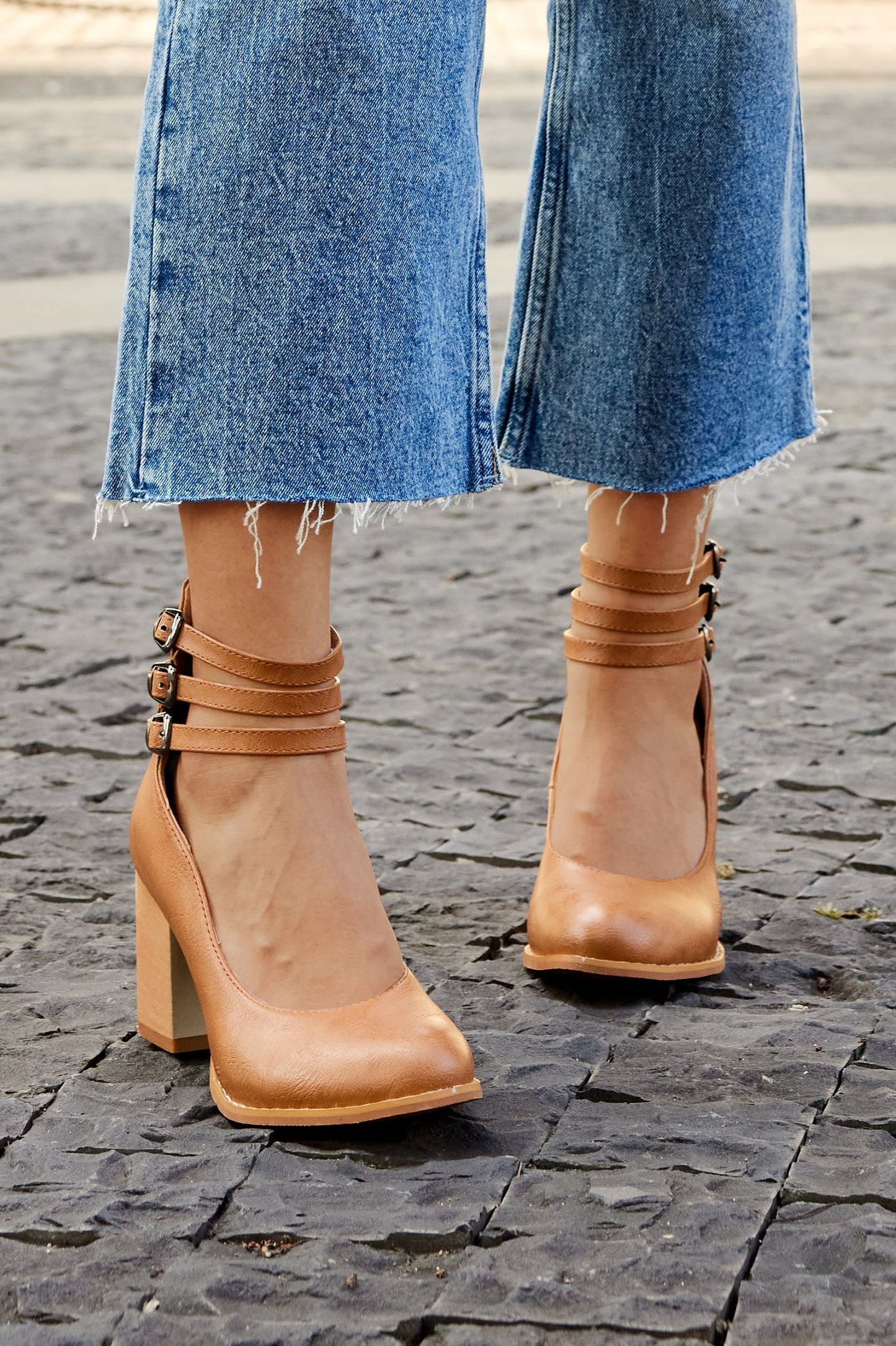 Kaia™ | Minimalist Sandals with a Stable Heel